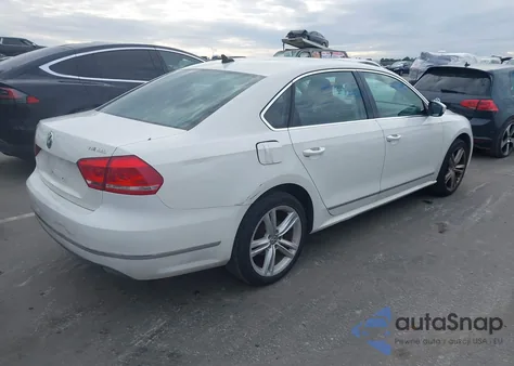 2014 Volkswagen Passat 1.8T Sel Premium z USA, uszkodzony, nr VIN 1VWCT7A38EC081676